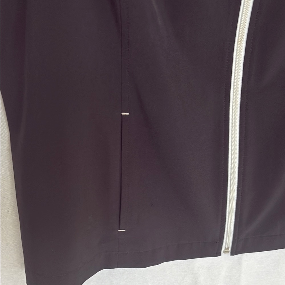 Weekends by Chicos Black Lightweight Athleisure Vest - Size 2.0 - Picture 3 of 10